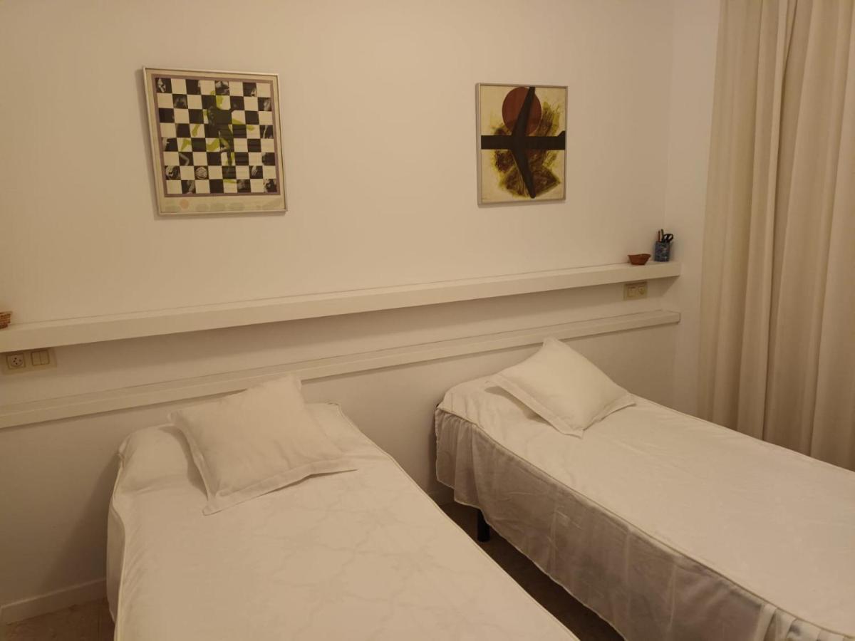 Port De'N Perris Apartment เลสกาลา ภายนอก รูปภาพ